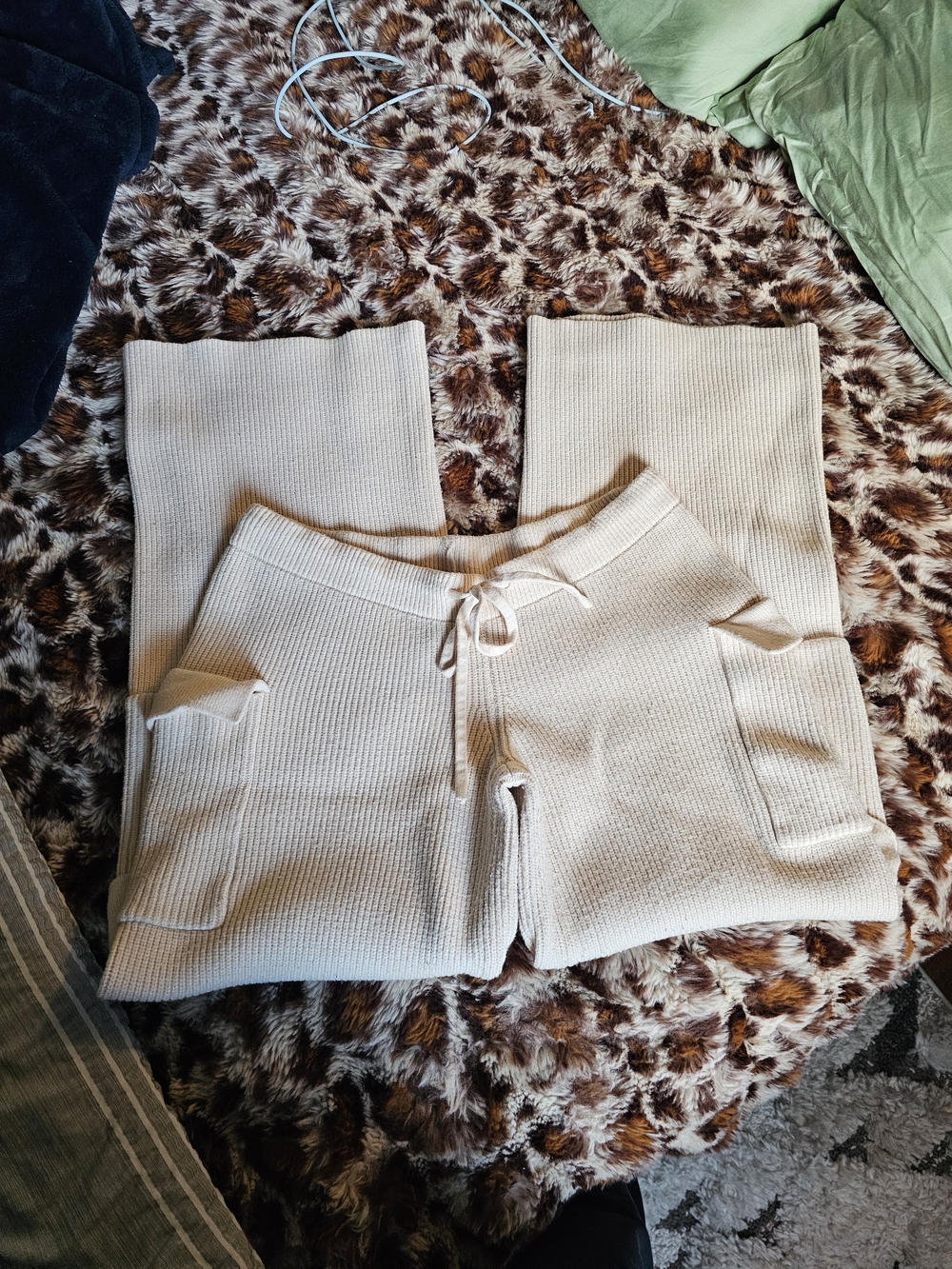 Cozy Cream Waffle-Knit Lounge Pants Edikted